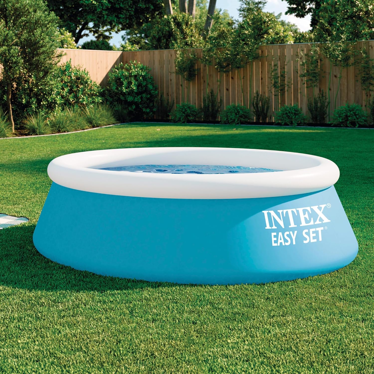 Detail view of the Intex Easy Set pool wall material and seam