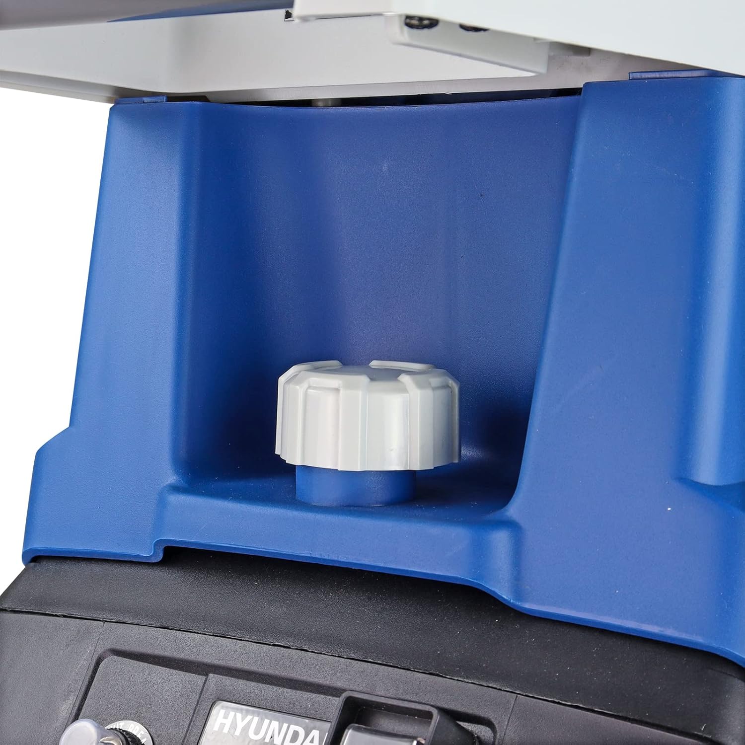 Close-up of the large grey plastic nut that holds the hopper of the Hyundai shredder closed