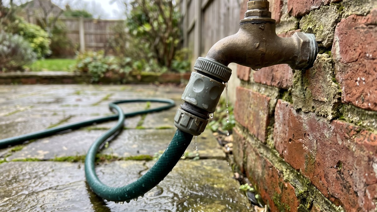 How to Fix a Leaking Garden Hose Connector (UK Guide)